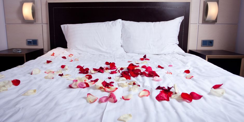 soñar con cama de rosas