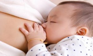 Soñar con Amamantar a un Bebé