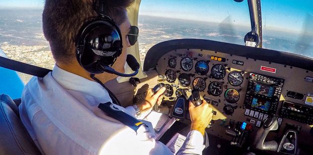 soñar con pilotear avion